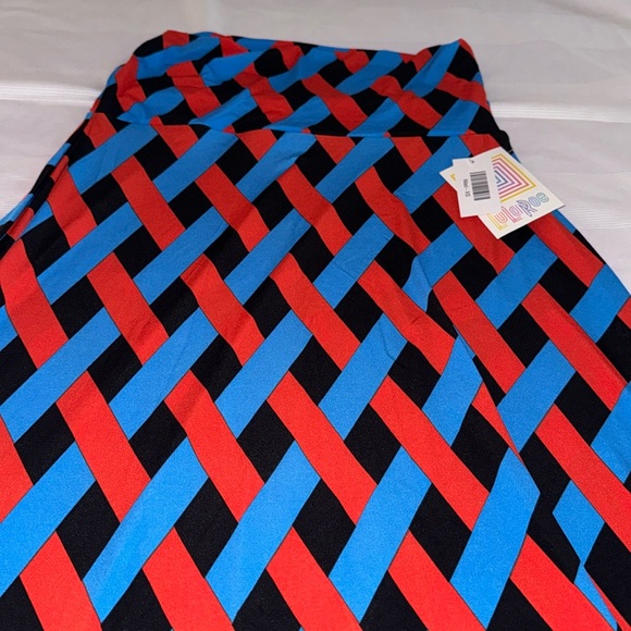 🍁 Lularoe “MAXI” skirt red & Blue on Black background  XS - Picture 3 of 7